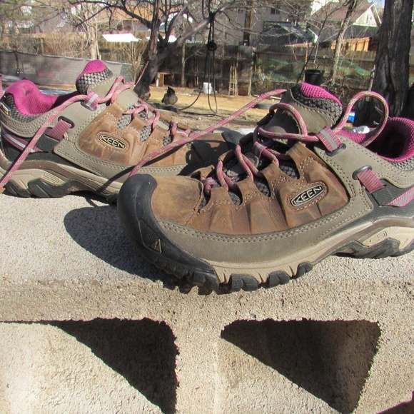 KEEN Women's Targhee III Waterproof Hiking Shoes in Weiss/Boysenberry